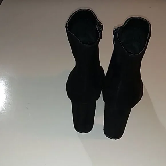 Fashion Nova Boots Heels Women’s Size 10 Black Faux Suede Peep Toe - Picture 3 of 7